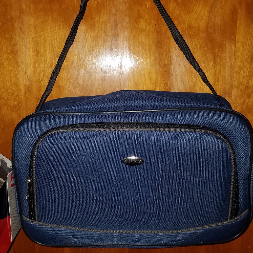 NWT - 16" tote bag.  Travel Bag